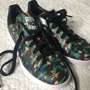 adidas Stan Smith black floral print sneaker
